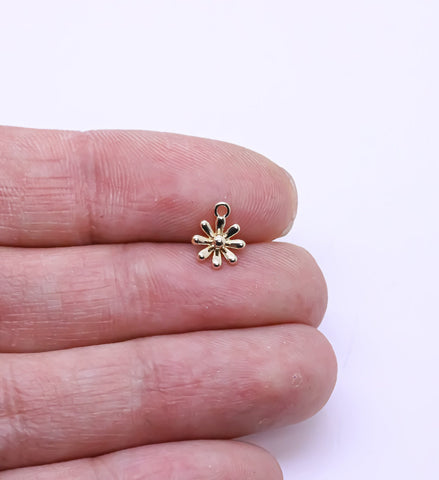 4 pcs Gold Little Tiny daisy Charm, 7mm, Daisy Charm, Gold Daisy Charm, 6-7mm, 4 pc to 10 pcs, WHOLESALE,CPG726