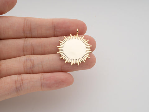 Gold Sun Medallion Pendant, sunray pendant, Warmth of sun pendant, Minimal Celestial Pendant, Sun Tarot Jewelry, Sunshine Necklace, CPG2101