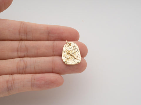 Gold Dragonfly Pendant, Dragonfly engraved Charms, Dragonfly Charm, 18x14mm, dragonfly textured charm, CPG2107