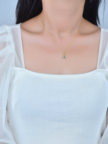 Honey bee cz enamel pendant, bee charm, cz honey bee charm, Dainty Minimalist Jewelry, charm for jewelry, CPG634