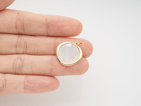 Gold Organic shape MOP Pendant, Irregular MOP coin Charm, MOP Pendant, 18mm, Minimalist Jewelry, Mother of Pearl Jewelry, CPG307