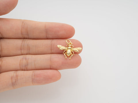 Gold Queen Bee Charm, Queen bee Pendant, Growth and Discipline, Queen bee Charms, Bee Pendant, Dainty minimalist jewelry, CPG586