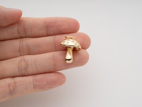 Gold 3D Mushroom Pendant, 17.5x15mm, Magic Mushroom, Gold Mushroom Charm, Mushroom Jewelry, CPG2109